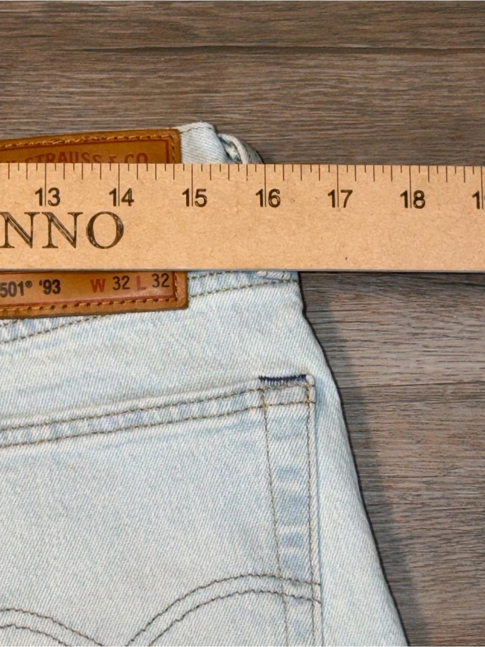 Levi's 501 '93 Classic Straight Leg Original Fit Jeans Mens 32x32 Light Wash